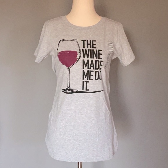 Bay Island Sportswear “The Wine Made me Do It” Party T-Shirt - Picture 2 of 6